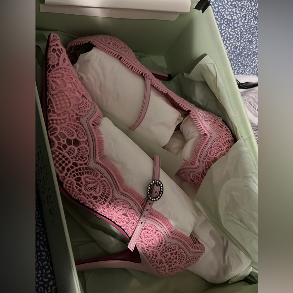 GUCCI Lace Pizzo Venice Pumps 37 Pink (worn 2x, too small)